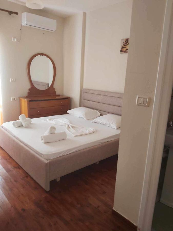 White Panorama Apartment Sarandë Esterno foto
