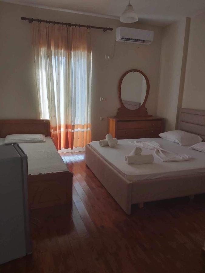 White Panorama Apartment Sarandë Esterno foto